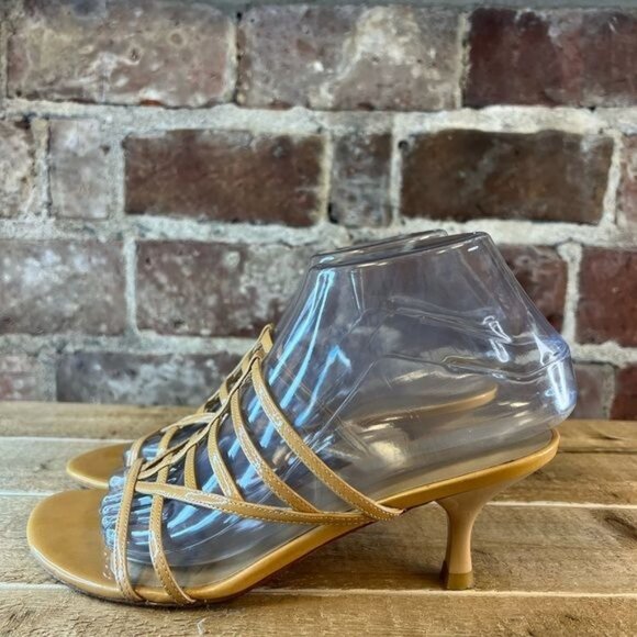 Stuart Weitzman Gold Metallic Leather Cutout Slide On Kitten Heel Sz 6.5 - Picture 9 of 12